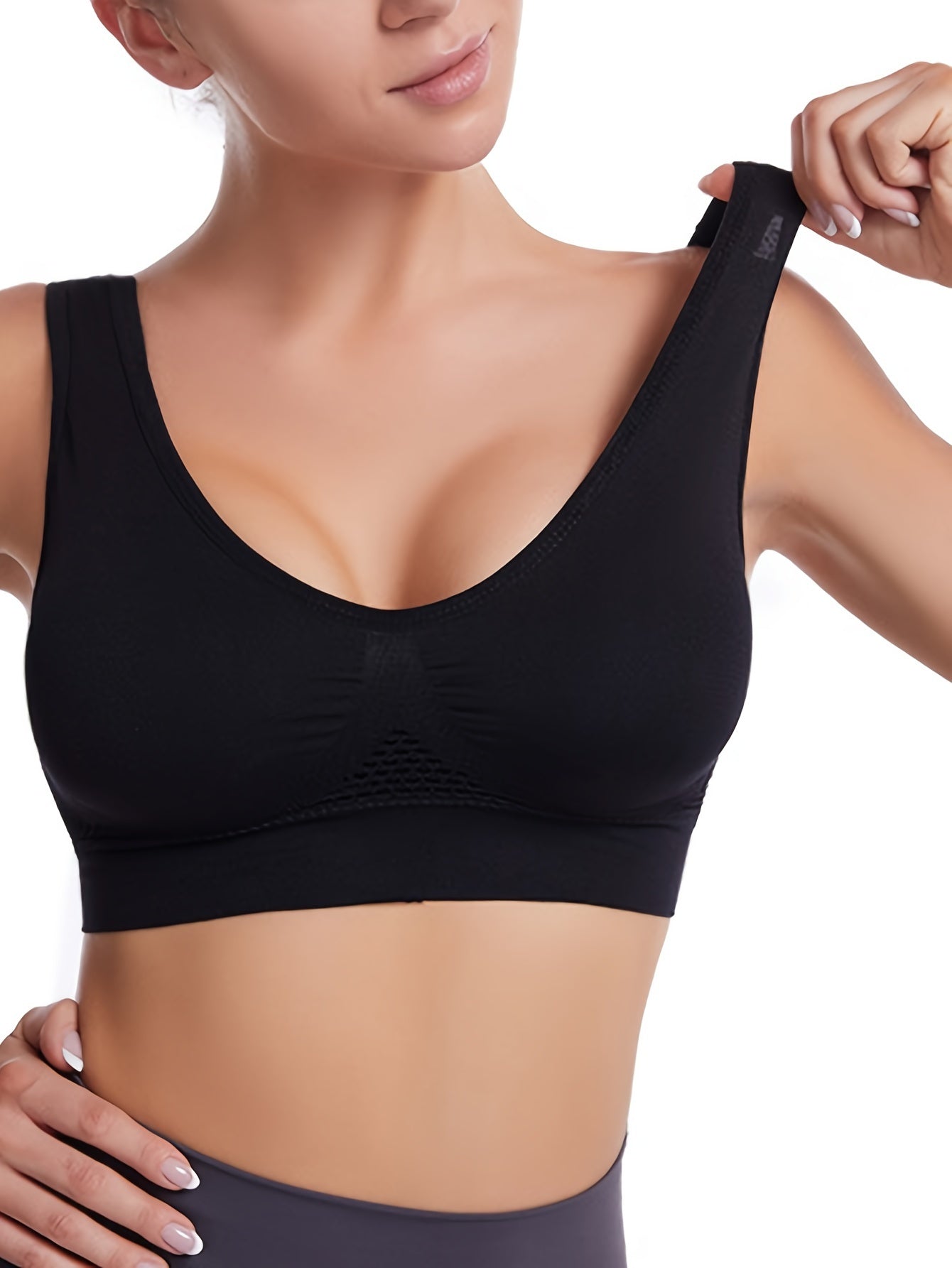 Women's Seamless Sports Bra with Pads - Breathable.